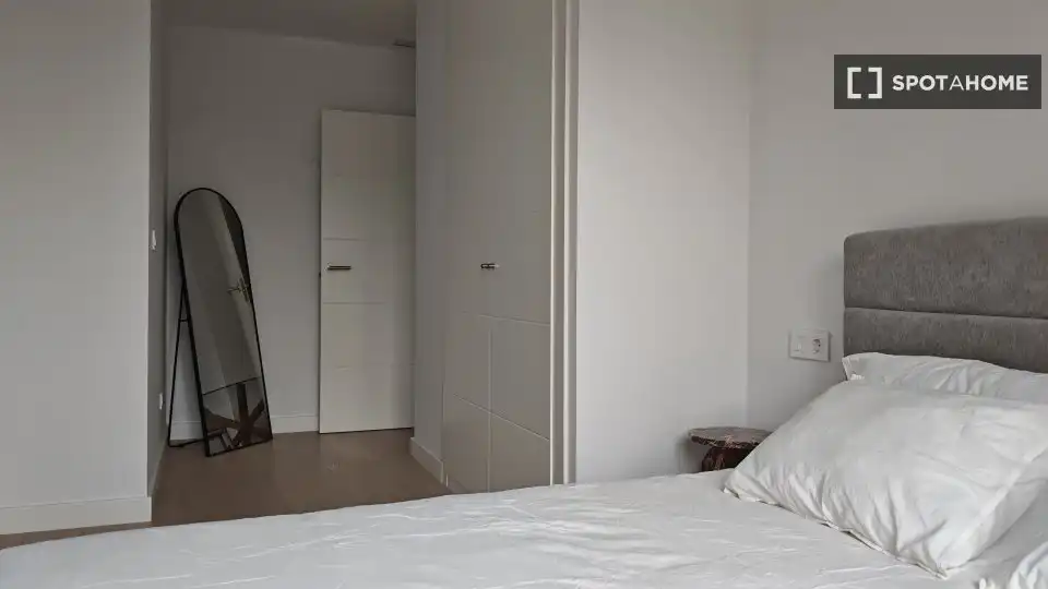 Dormitori de Apartament per a compartir en Málaga amb Aire condicionat, Terrassa i Moblat