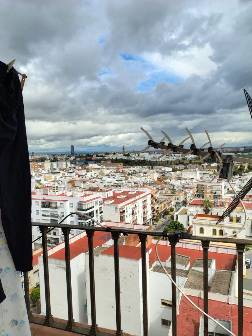 Vista exterior de Pis en venda en San Juan de Aznalfarache amb Aire condicionat, Calefacció i Terrassa