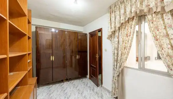 Habitación de Piso en venta en Granada con Calefacción, Terraza y Balcón