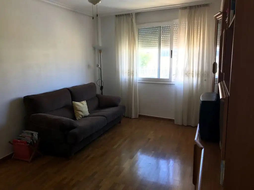 Sala d'estar de Apartament en venda en Ponferrada amb Calefacció, Traster i Moblat