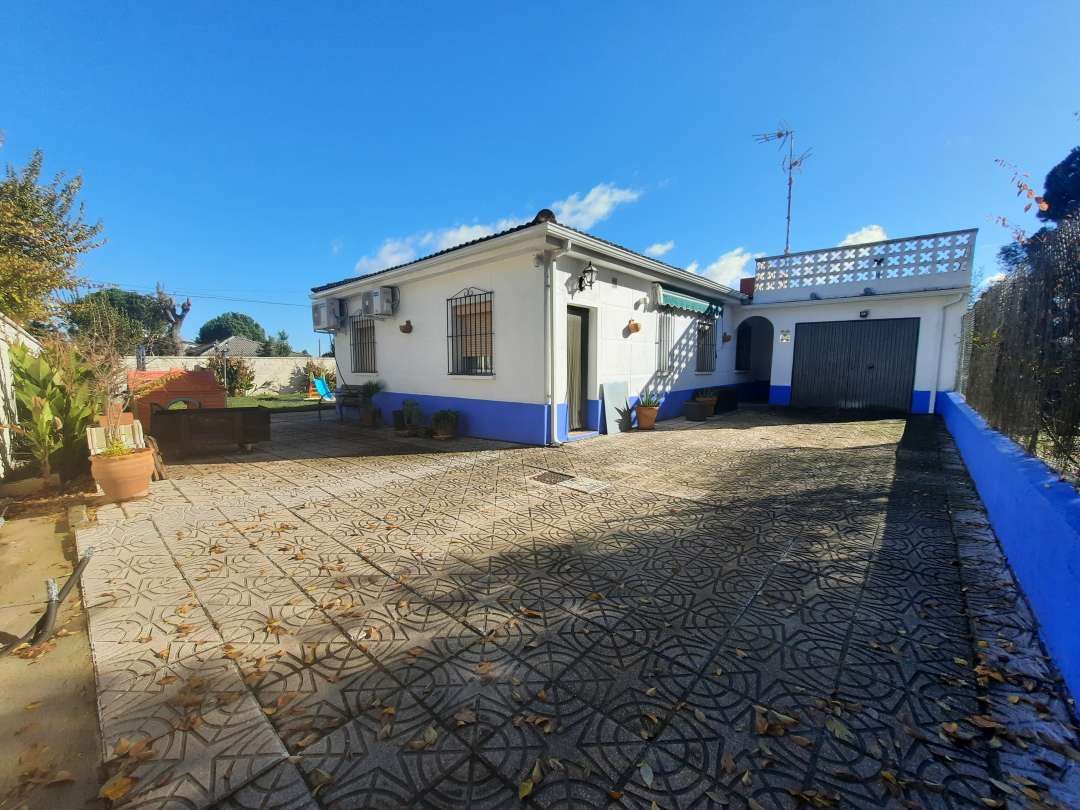 Vista exterior de Casa o xalet en venda en Escalona amb Aire condicionat, Calefacció i Moblat