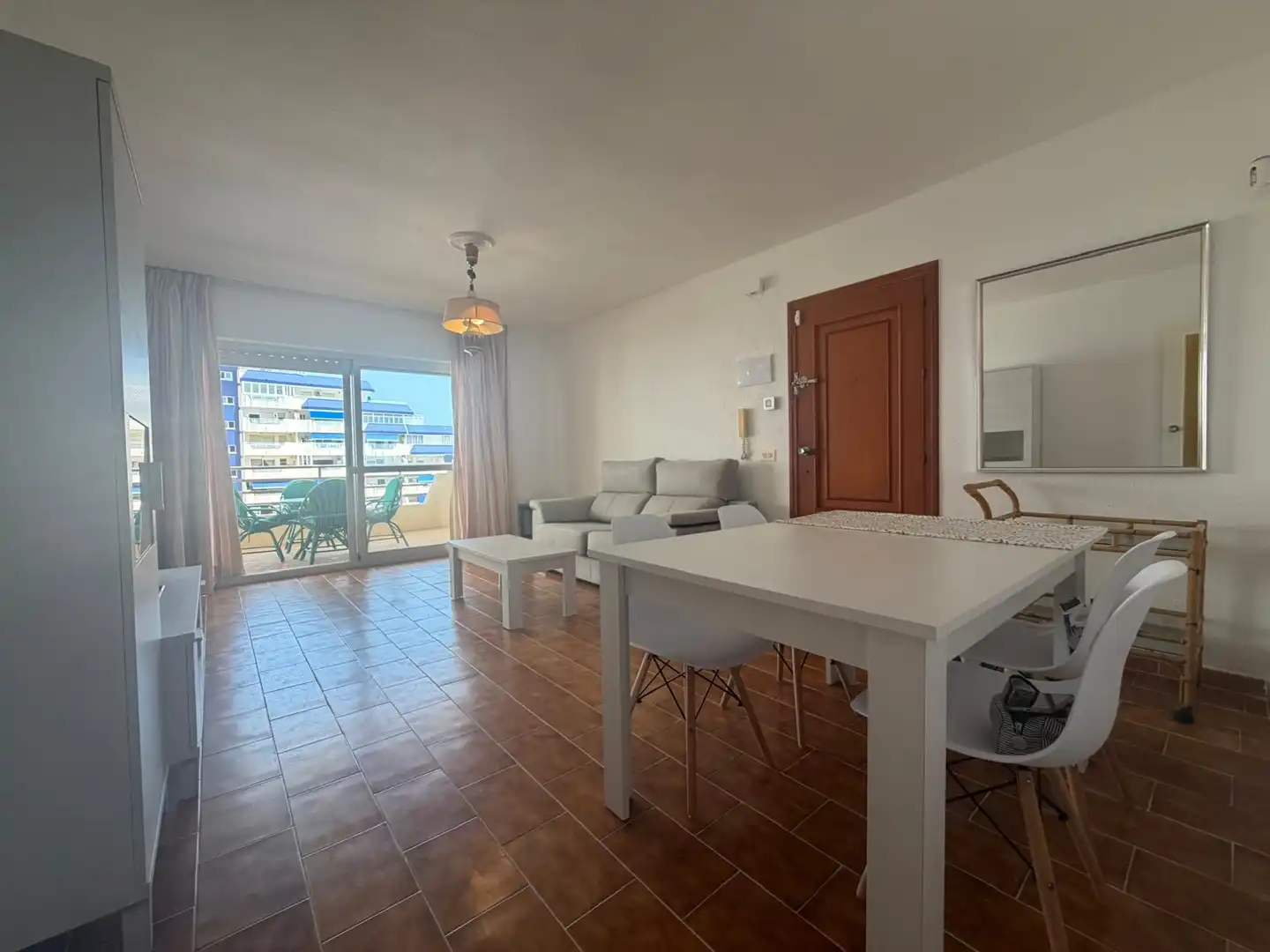 Sala d'estar de Apartament de lloguer en La Manga del Mar Menor amb Terrassa, Moblat i Balcó