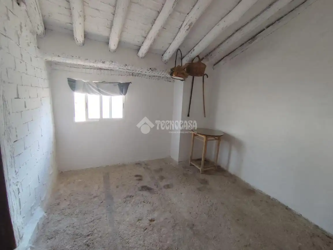 Casa adosada en venda a Valdepeñas de Jaén