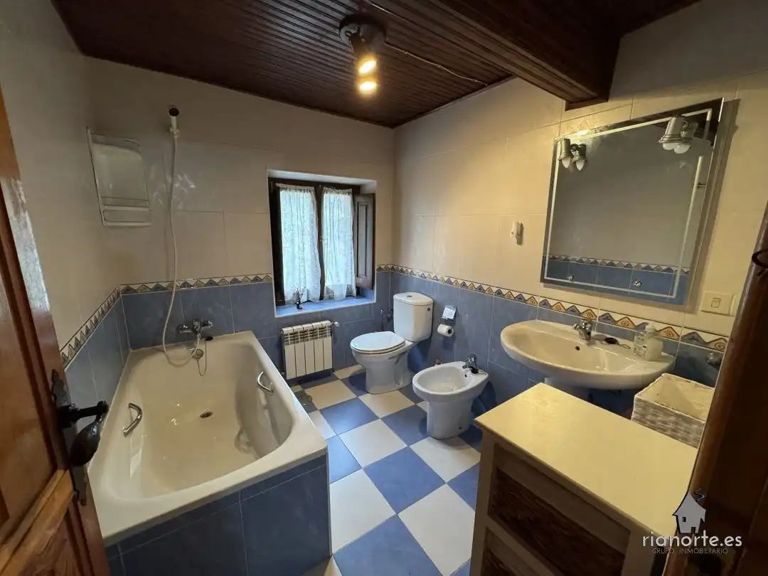 Bathroom of Houses for sale in Peñamellera Alta  with Heating