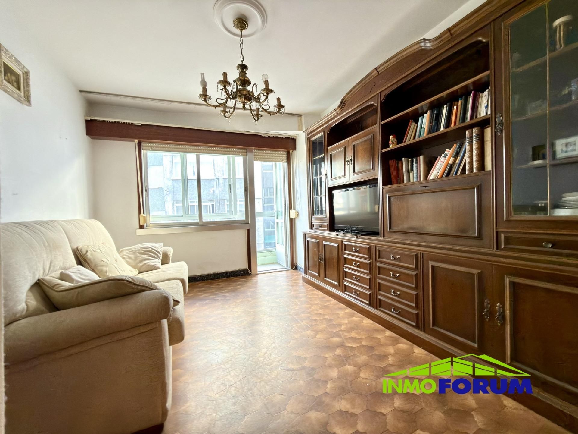 Sala de estar de Piso en venta en A Coruña Capital  con Balcón