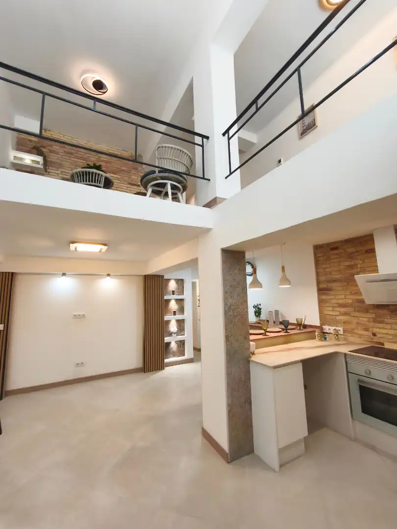Cuina de Dúplex en venda en Barcelona amb Aire condicionat, Forn i Alarma