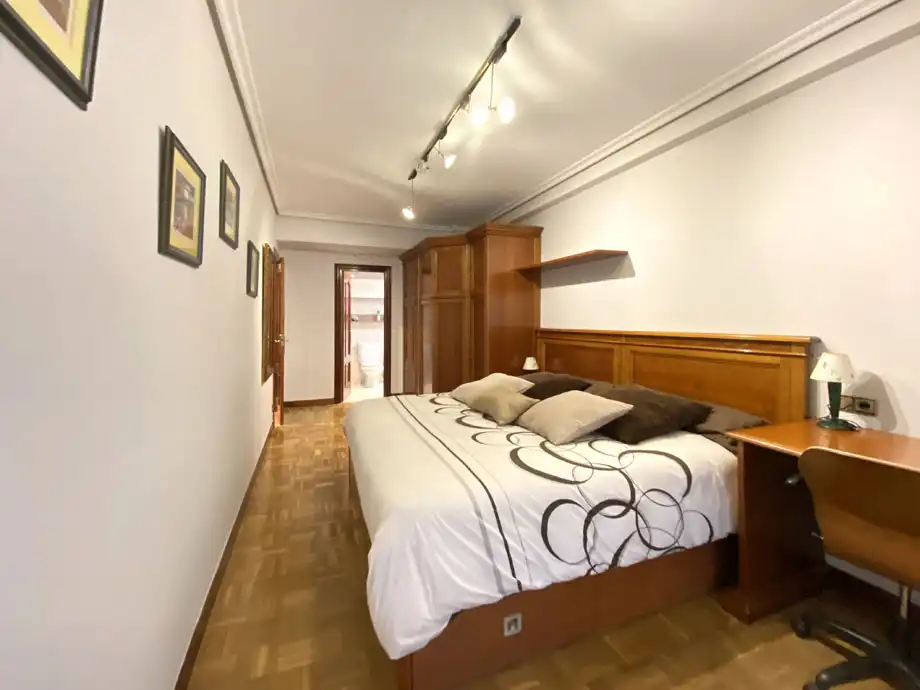 Schlafzimmer von Wohnung zum Verkauf in Vitoria - Gasteiz mit Heizung, Parkett und Terrasse