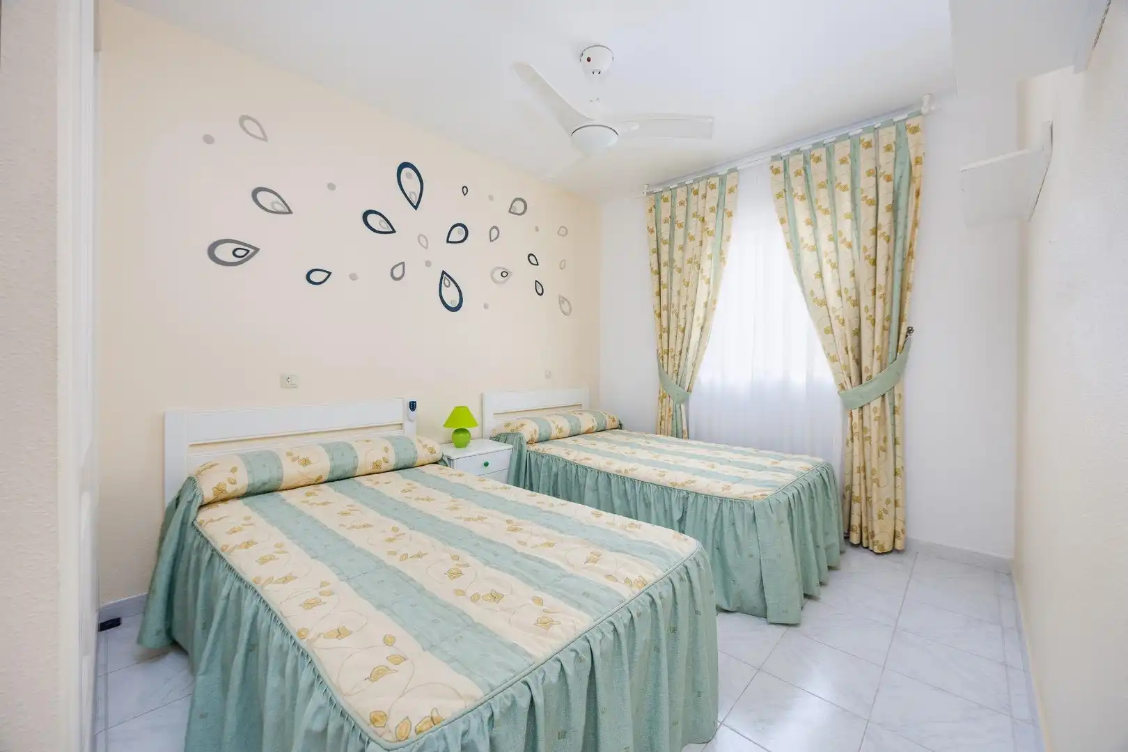 Dormitori de Casa o xalet en venda en Torrevieja amb Aire condicionat, Jardí privat i Piscina