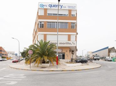 Oficina con ascensor en venta en Churriana
