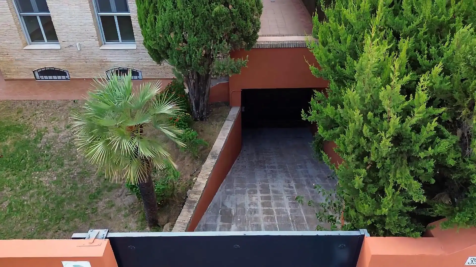Parking de Casa o chalet en venta en Bormujos con Aire acondicionado, Calefacción y Jardín privado