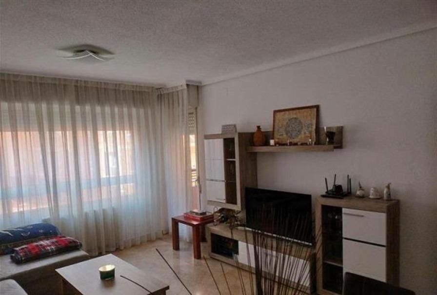 Sala d'estar de Pis de lloguer en  Logroño amb Aire condicionat, Calefacció i Jardí privat