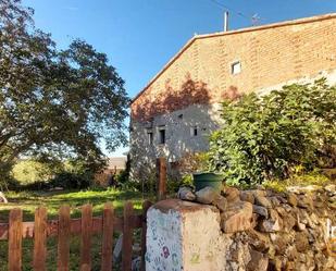 Vista exterior de Casa o xalet en venda en Fresneña amb Jardí privat i Moblat