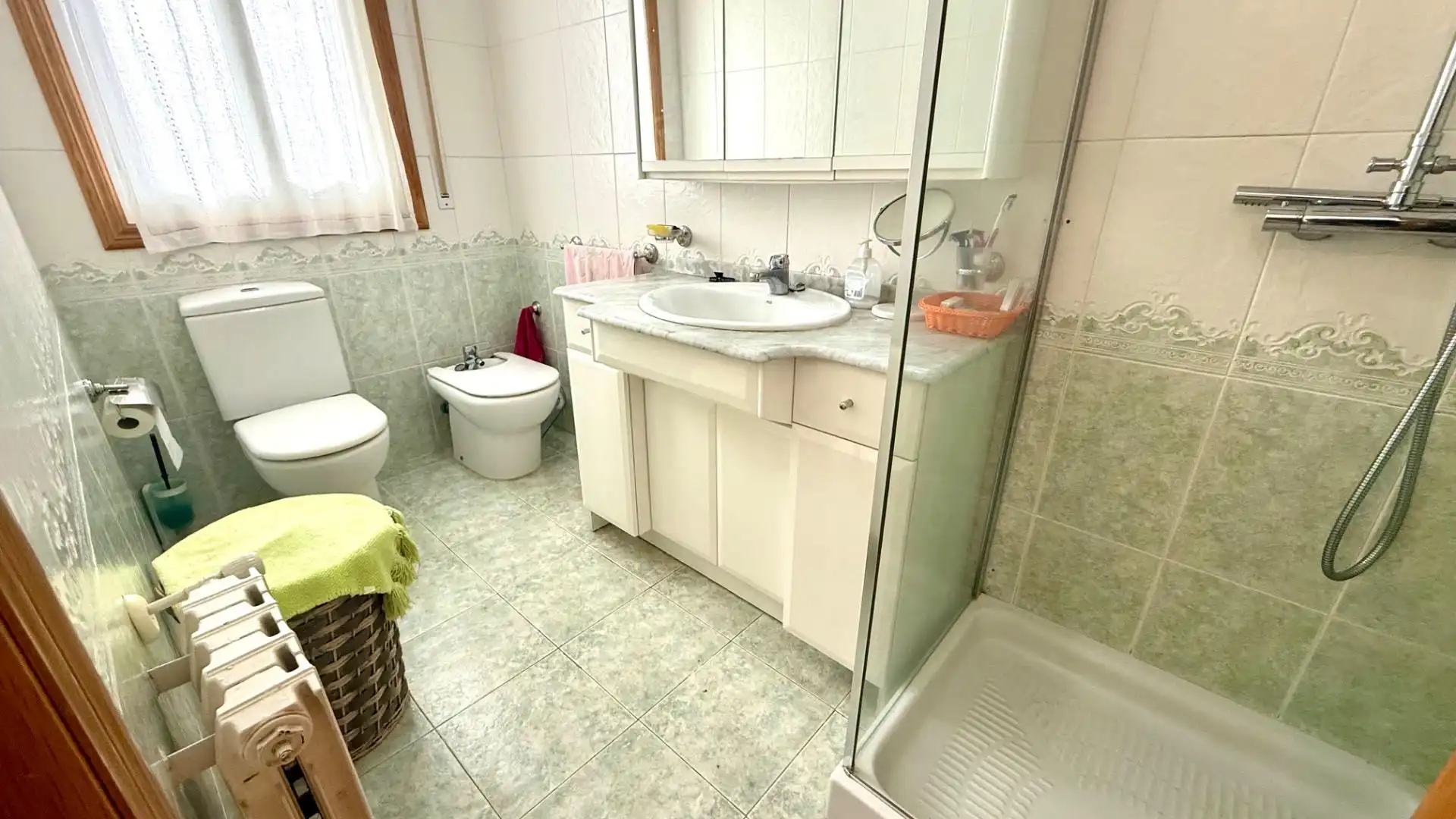 Bathroom of Country homes for sale in Toén  with Heating, Private garden and Storage room