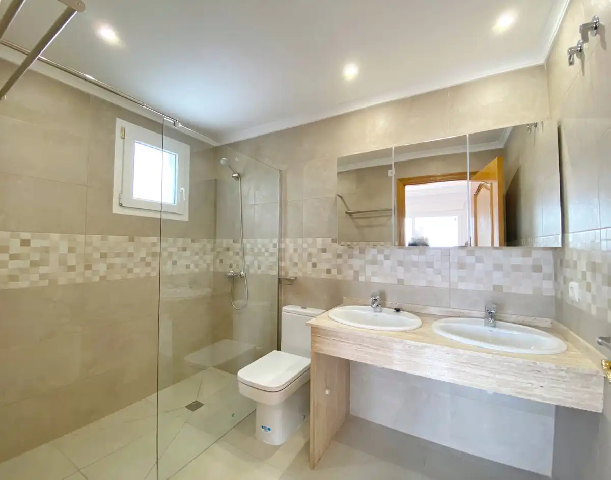 Bathroom of Detached homes for rent in Marbella  with Air Conditioner, Private garden and Terrace