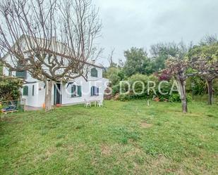 Einfamilien-Reihenhaus miete in Cabrils mit Heizung, Privatgarten und Ofen