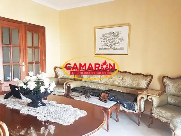 Sala de estar de Casa adosada en venta en Coria del Río