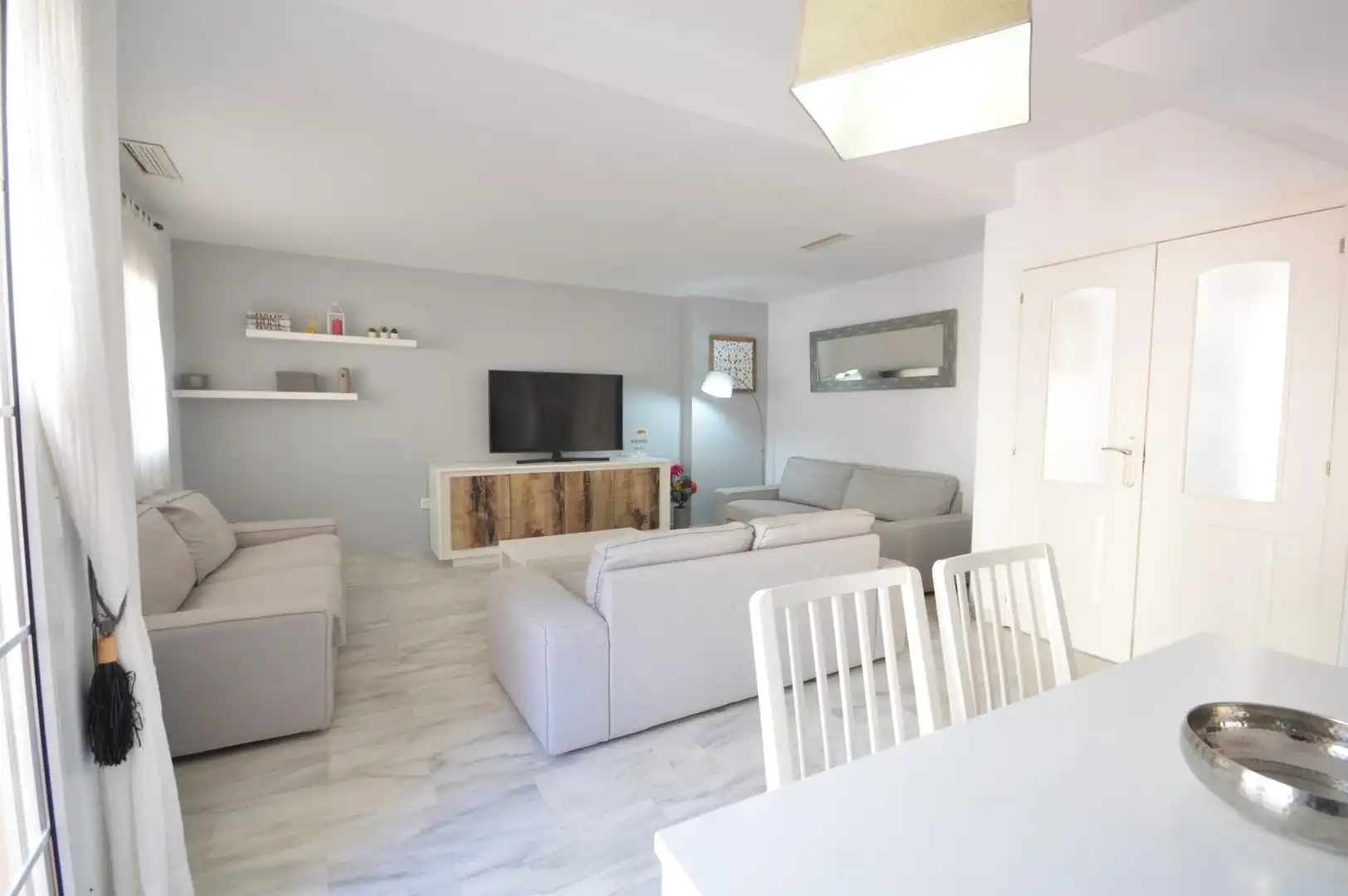 Sala de estar de Casa adosada en venta en El Puerto de Santa María con Aire acondicionado, Calefacción y Jardín privado