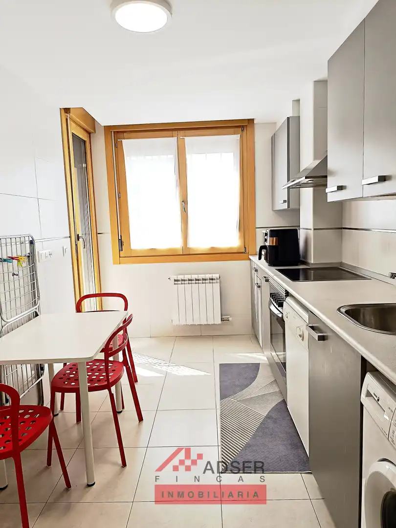 Cuina de Pis en venda en Lardero amb Calefacció, Parquet i Terrassa