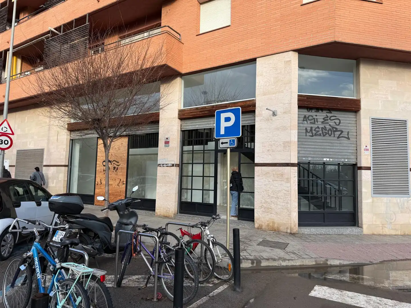 Business premises to rent in Avinguda Hispanitat 29, imagen 2