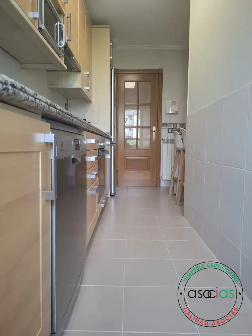 Cocina de Piso en venta en Gijón  con Calefacción y Trastero