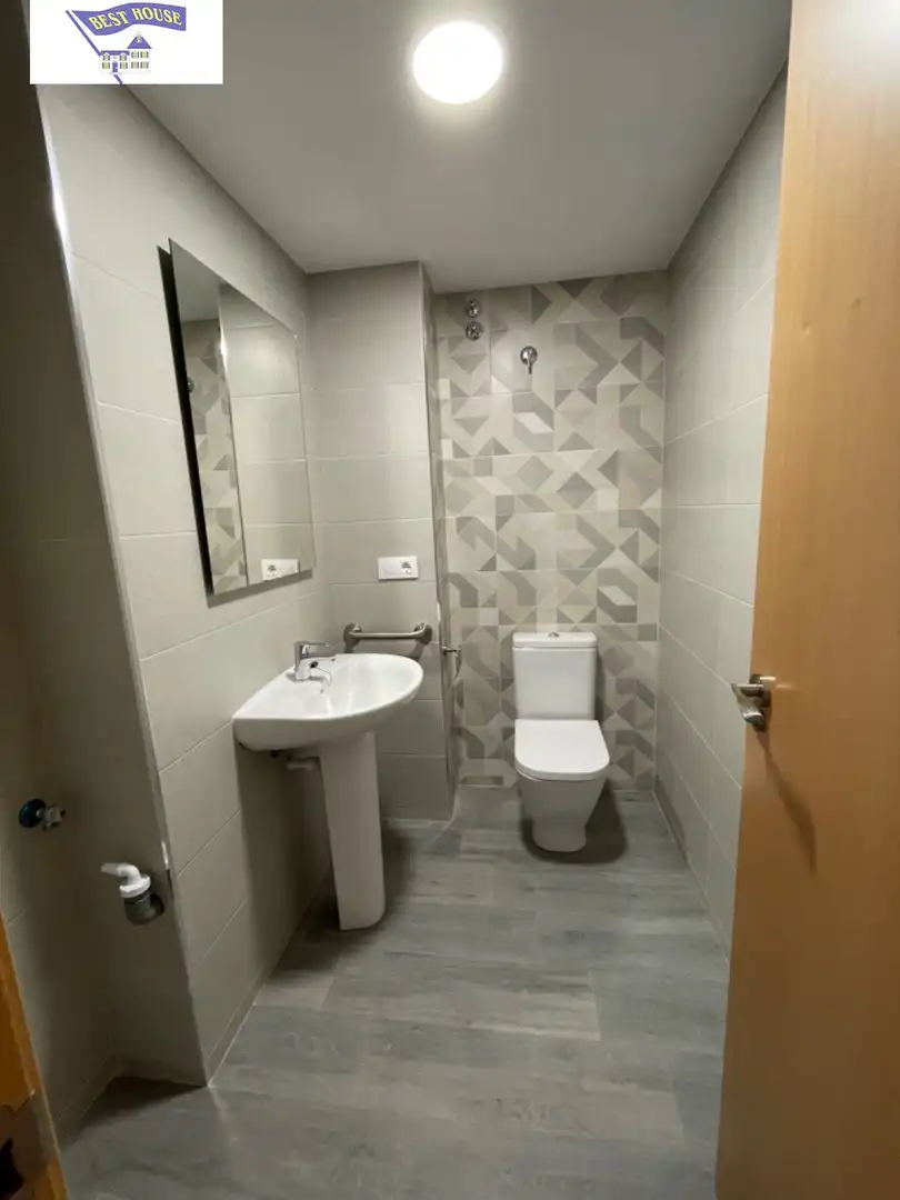 Badezimmer von Erdgeschoss zur Miete in Albacete mit Heizung und Balkon