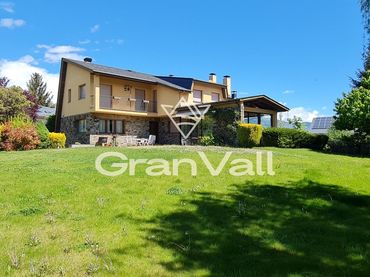 Chalet con balcón en venta en Puigcerdà