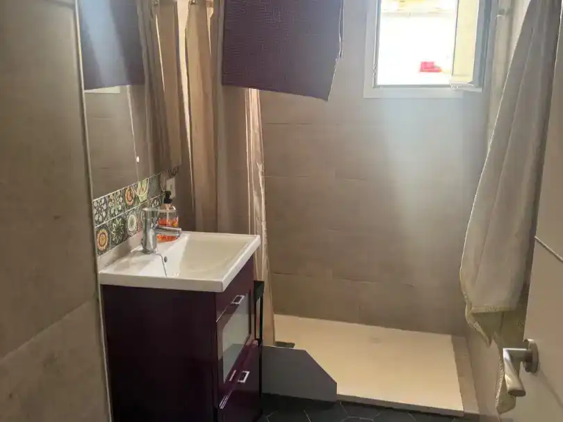 Bany de Apartament de lloguer en Los Barrios amb Balcó