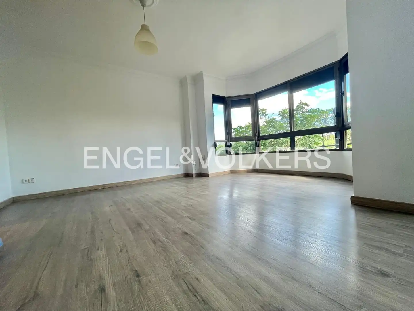 Vista exterior de Piso de alquiler en Valencia con Calefacción, Terraza y Balcón