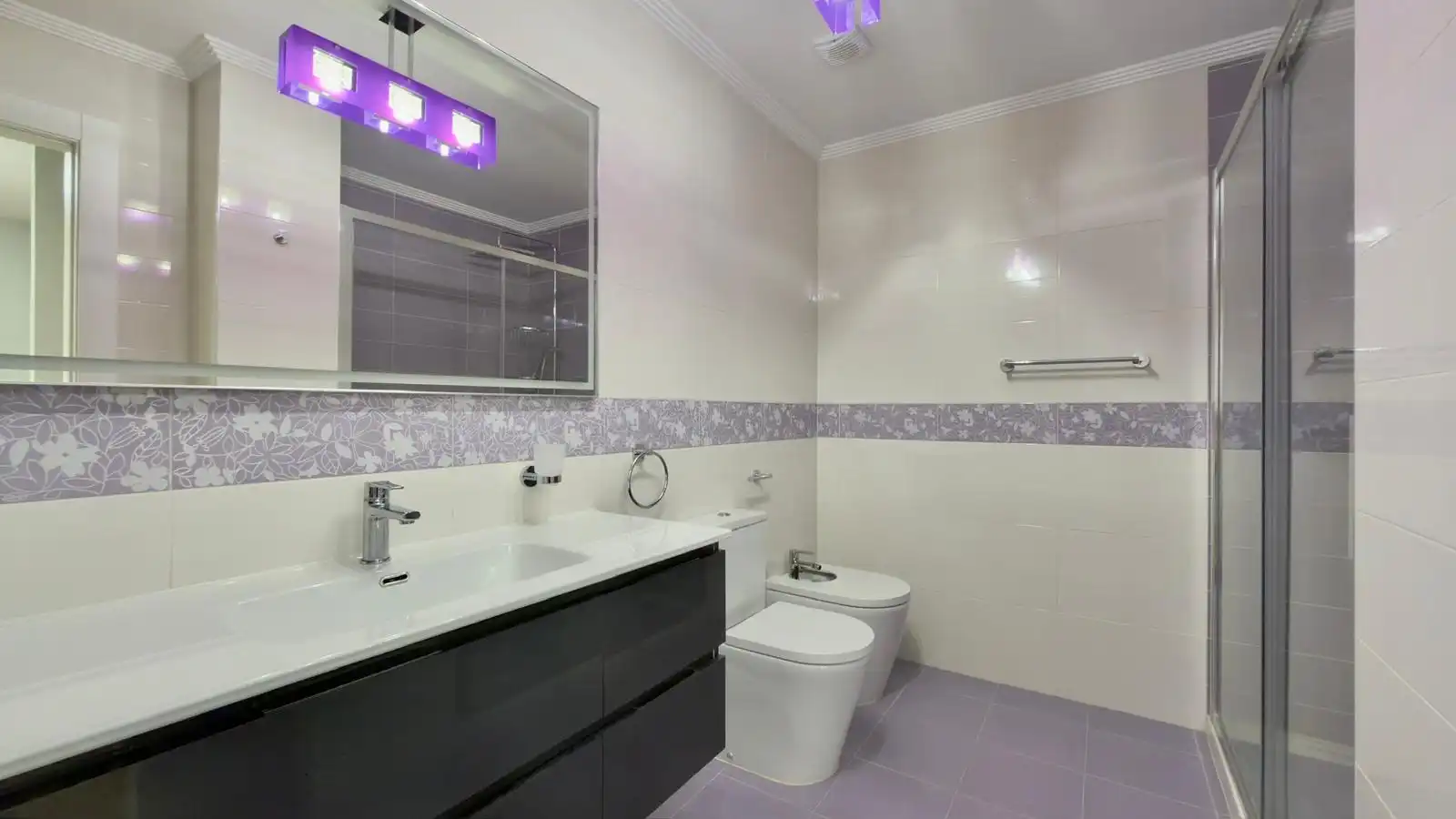 Badezimmer von Dachboden zum Verkauf in Villajoyosa / La Vila Joiosa mit Klimaanlage, Privatgarten und Terrasse
