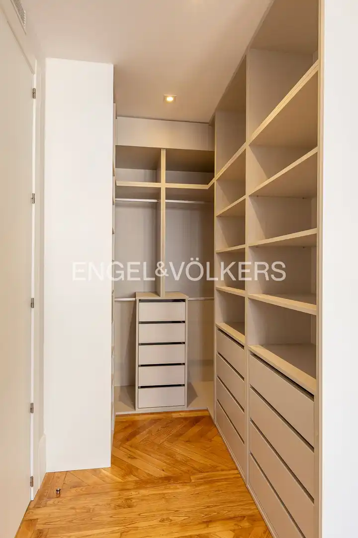 Schlafzimmer von Wohnung zur Miete in Madrid mit Klimaanlage, Heizung und Parkett