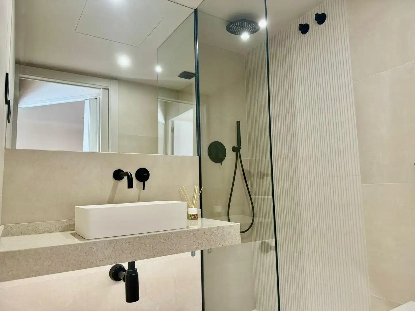 Baño de Piso de alquiler en Barcelona con Aire acondicionado, Calefacción y Amueblado