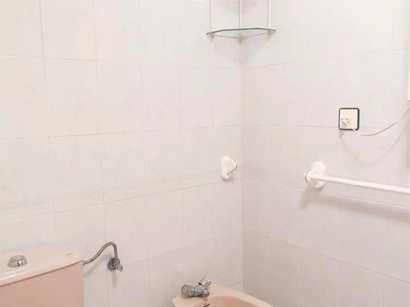 Badezimmer von Wohnungen zur Miete in Salobreña mit Schwimmbad und Balkon