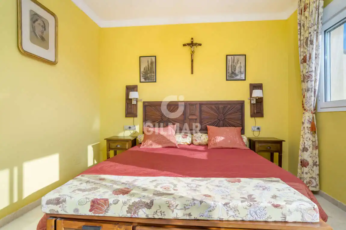 Schlafzimmer von Maisonette zum Verkauf in Sotogrande mit Heizung, Abstellraum und Schwimmbad