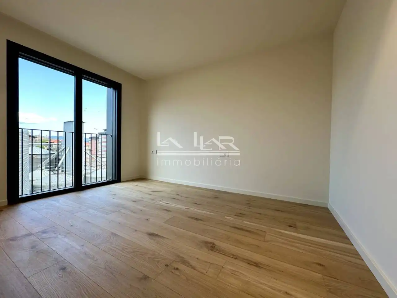 Bedroom of Flat for rent in Vic  with Air Conditioner, Heating and Parquet flooring