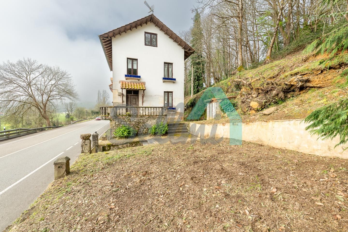 Vista exterior de Casa o xalet en venda en Parres amb Calefacció, Jardí privat i Parquet