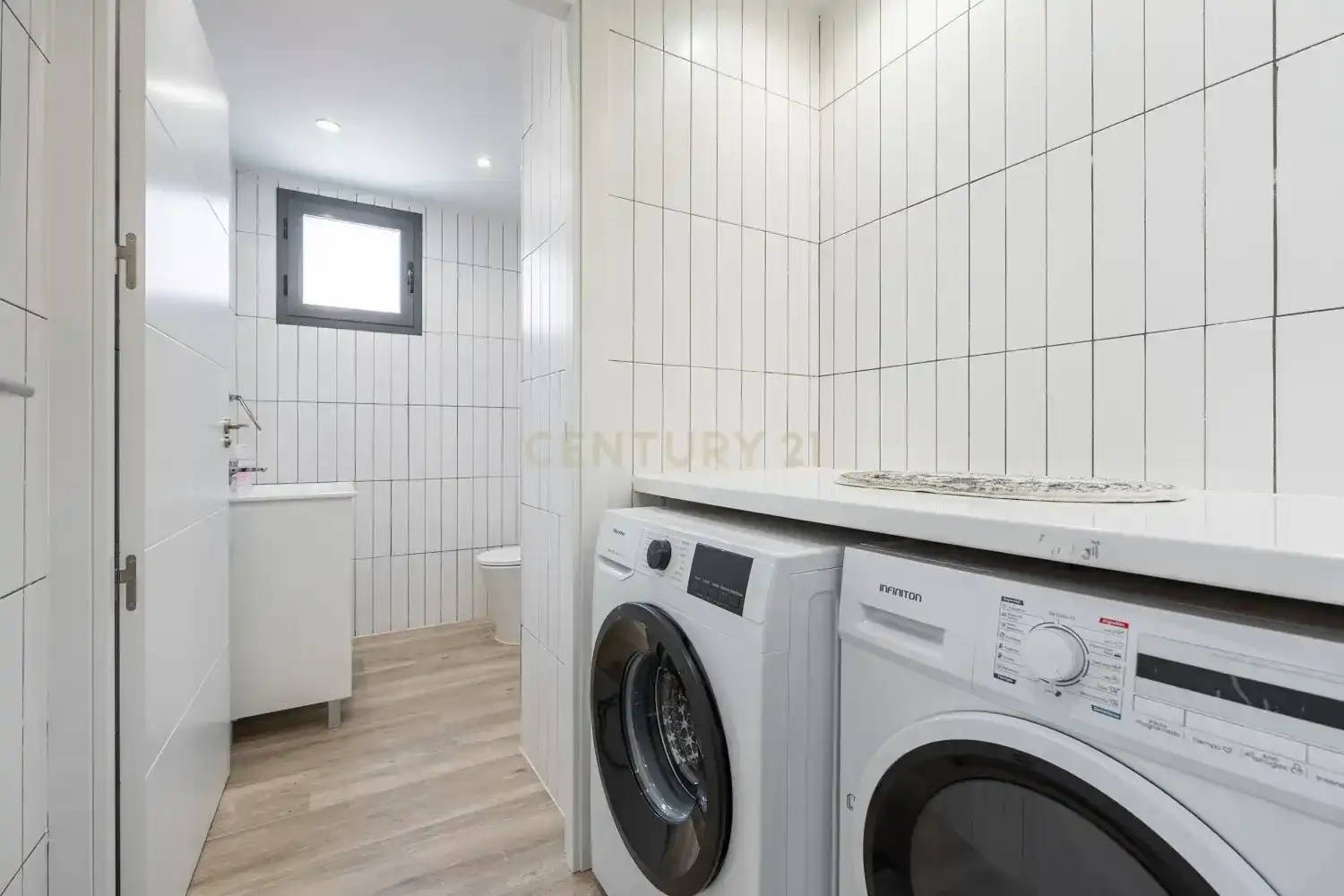 Bathroom of Apartments for sale in Alcorcón  with Air Conditioner, Storage room and Oven