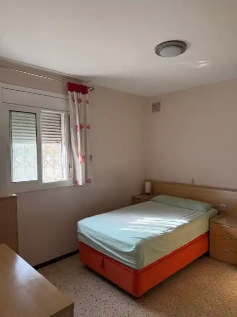 Schlafzimmer von Wohnung zum Verkauf in Barcelona mit Klimaanlage und Balkon