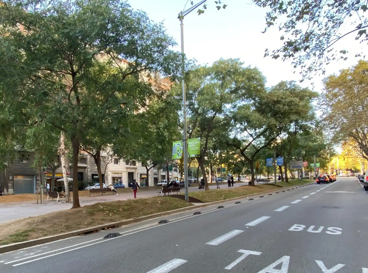 Vista exterior de Local de alquiler en Barcelona con Amueblado y Alarma
