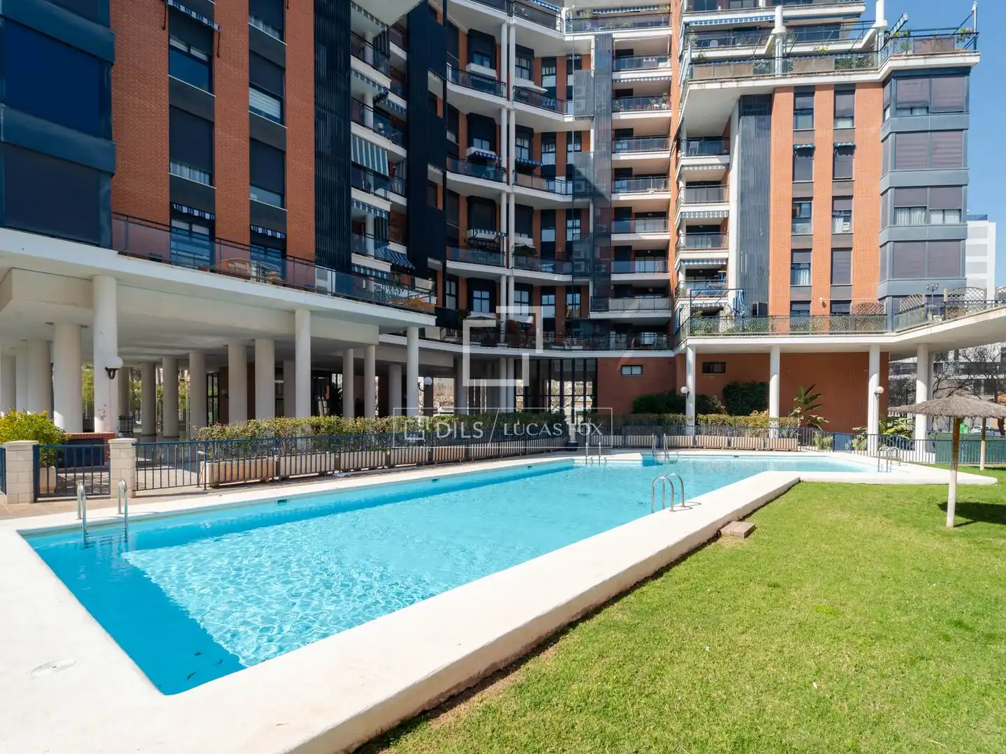 Piscina de Piso en venta en Valencia con Aire acondicionado, Calefacción y Terraza