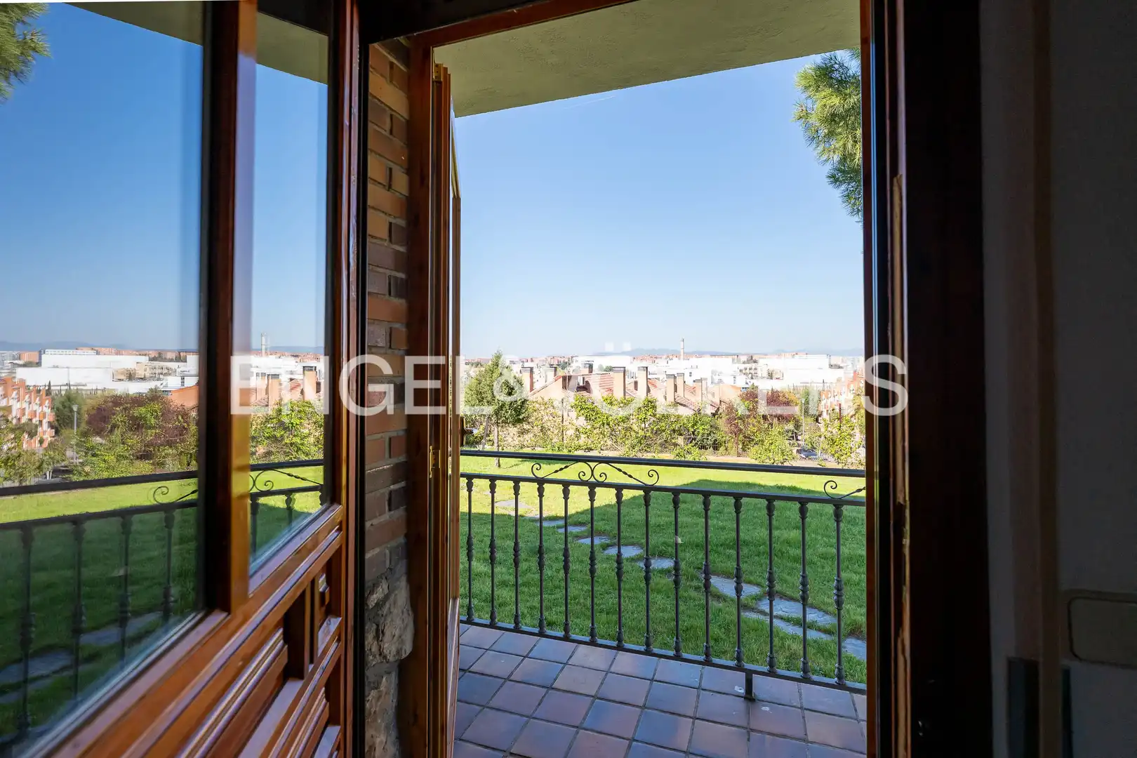 Exterior view of Houses for sale in Tres Cantos  with Heating, Private garden and Terrace