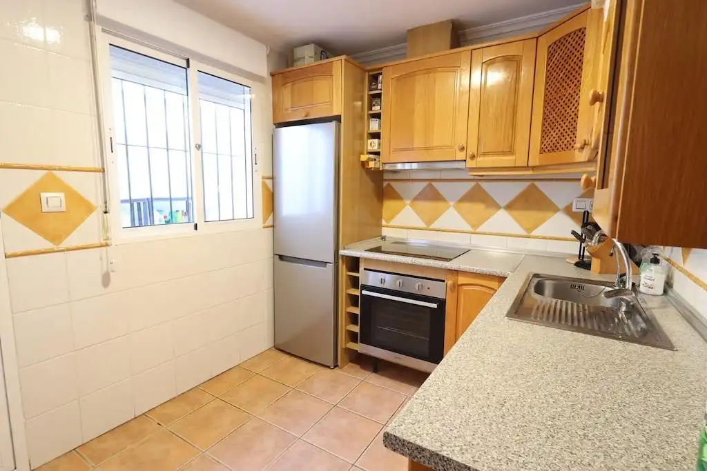 Cuina de Casa adosada de lloguer en Orihuela amb Aire condicionat, Calefacció i Jardí privat