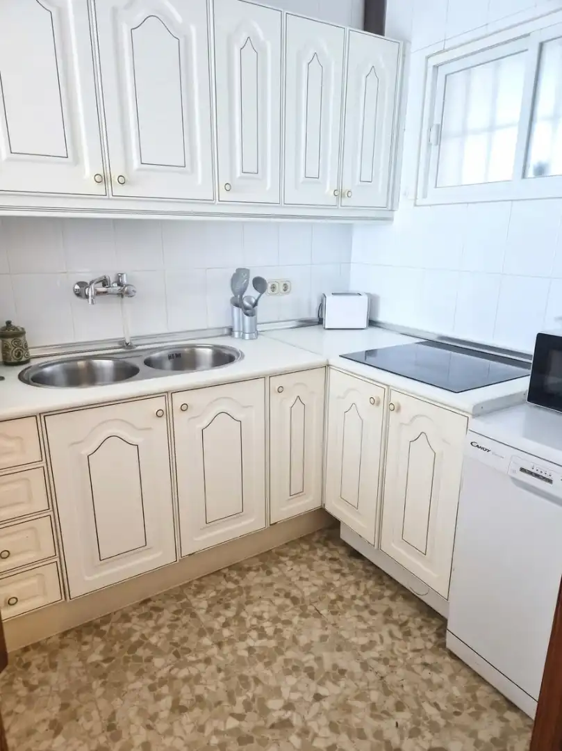 Cocina de Apartamento de alquiler en Benalmádena con Terraza, Amueblado y Piscina comunitaria