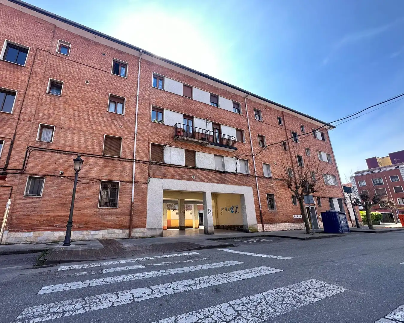 Vista exterior de Piso en venta en San Martín del Rey Aurelio con Calefacción, Trastero y Balcón