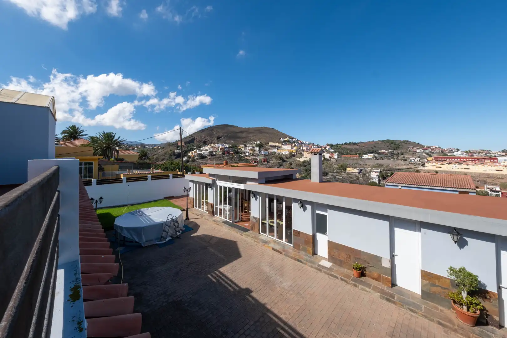 Vista exterior de Casa o xalet en venda en Las Palmas de Gran Canaria amb Jardí privat, Terrassa i Traster