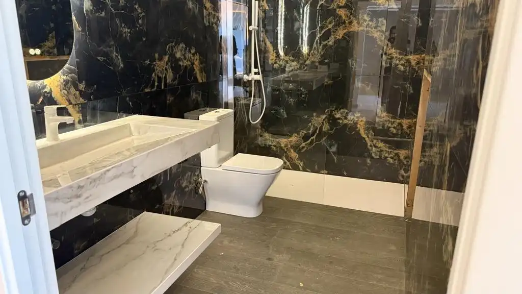 Bathroom of Attic for sale in Deltebre  with Air Conditioner, Terrace and Storage room