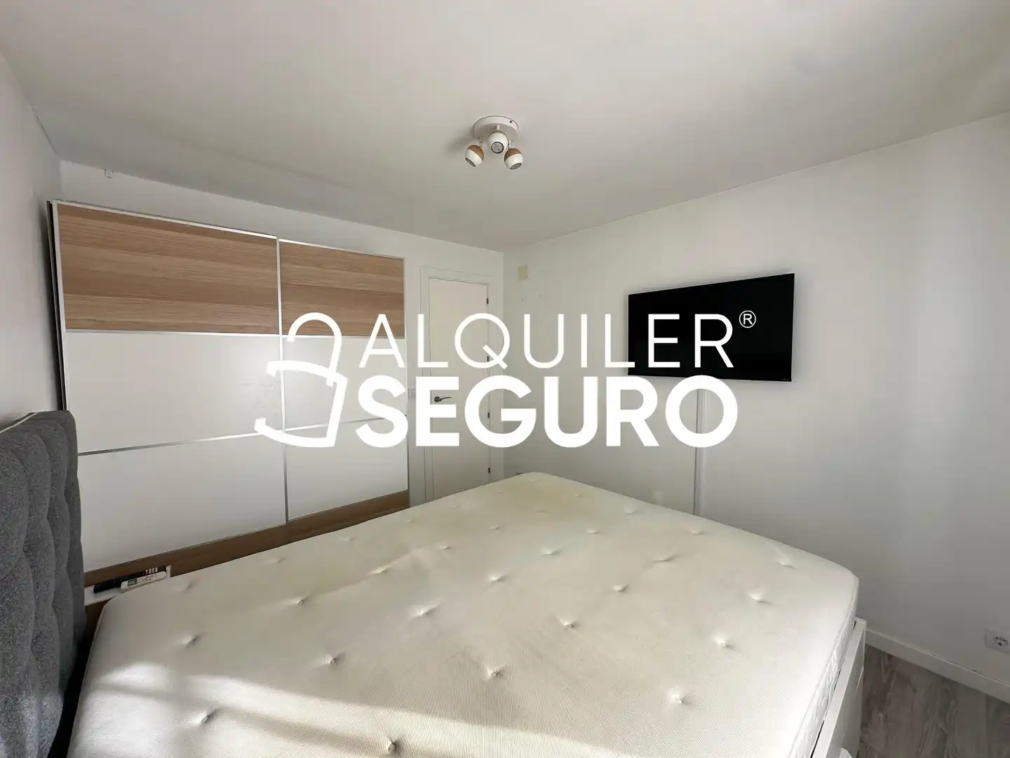 Bedroom of Flat for rent in Madrid  with Air Conditioner, Heating and Furnished