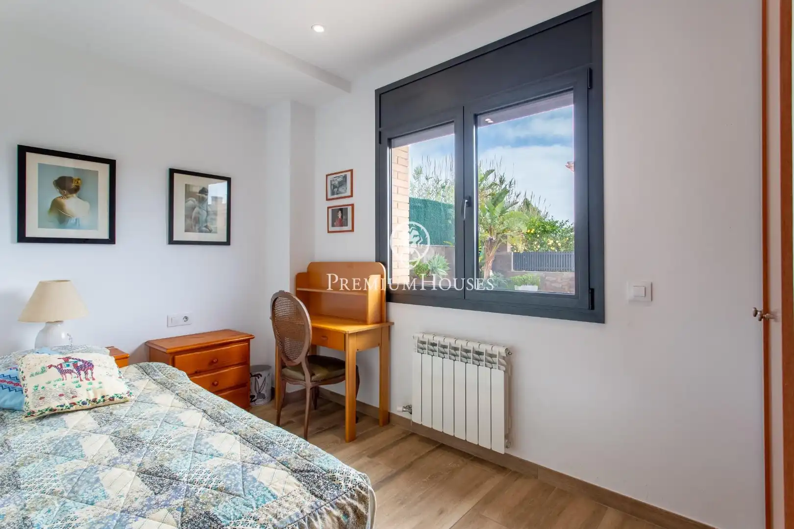 Dormitori de Casa o xalet en venda en Cabrera de Mar amb Calefacció, Jardí privat i Parquet