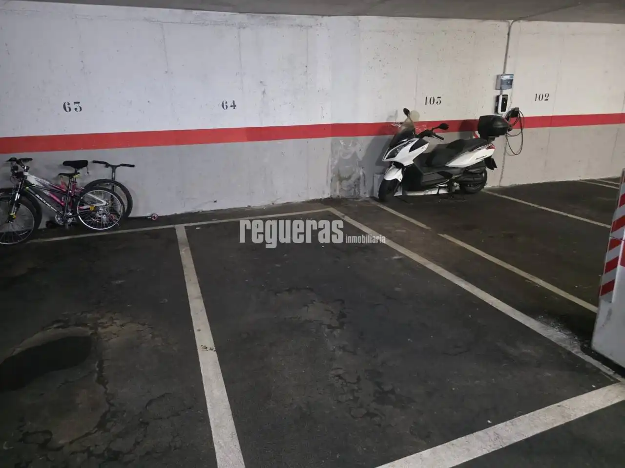 Parking de Apartamento de alquiler en Avilés con Calefacción y Trastero