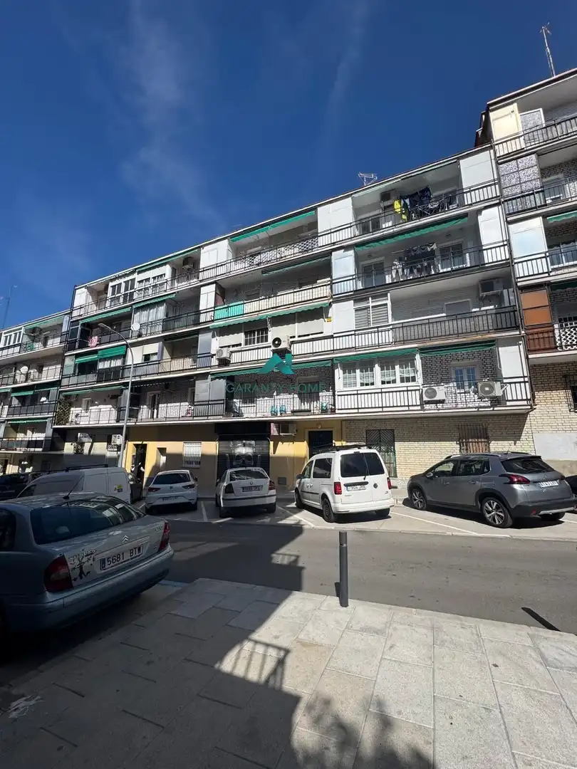 Vista exterior de Local en venta en Alcorcón