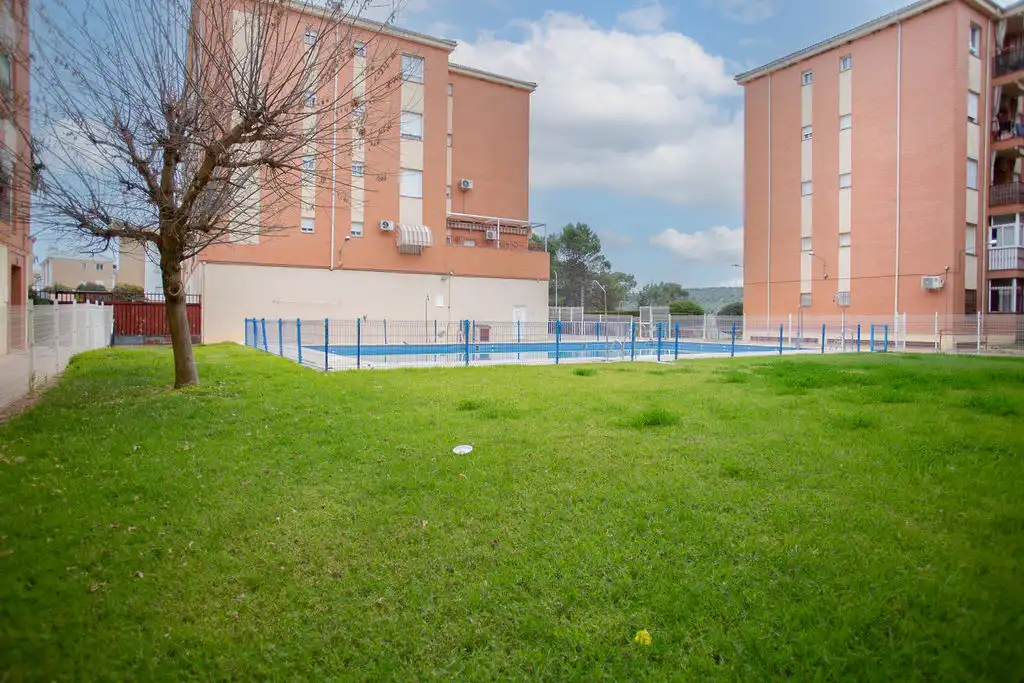 Piscina de Pis en venda en Linares amb Piscina